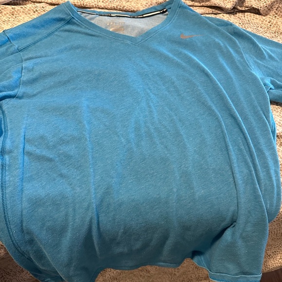 Nike dry-fit tshirt large size - Picture 3 of 3
